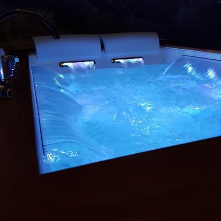 הוילה רוקסטראדה La Grotta Nel Borgo מראה חיצוני תמונה