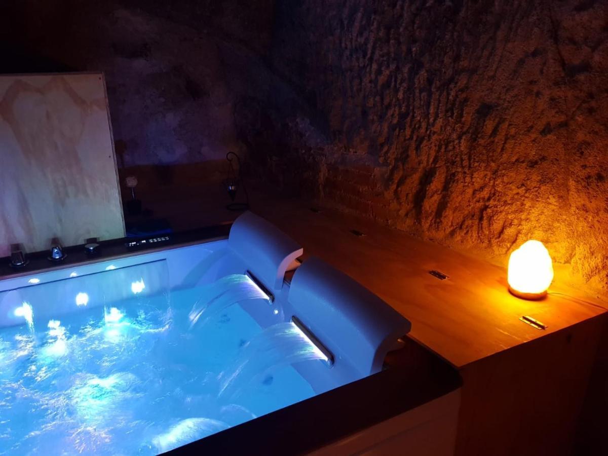 הוילה רוקסטראדה La Grotta Nel Borgo מראה חיצוני תמונה